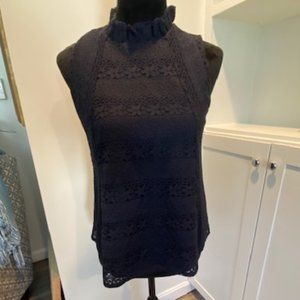 ANN TAYLOR!! NAVY LACY SLEEVELESS BLOUSE!!! SZ XS!!